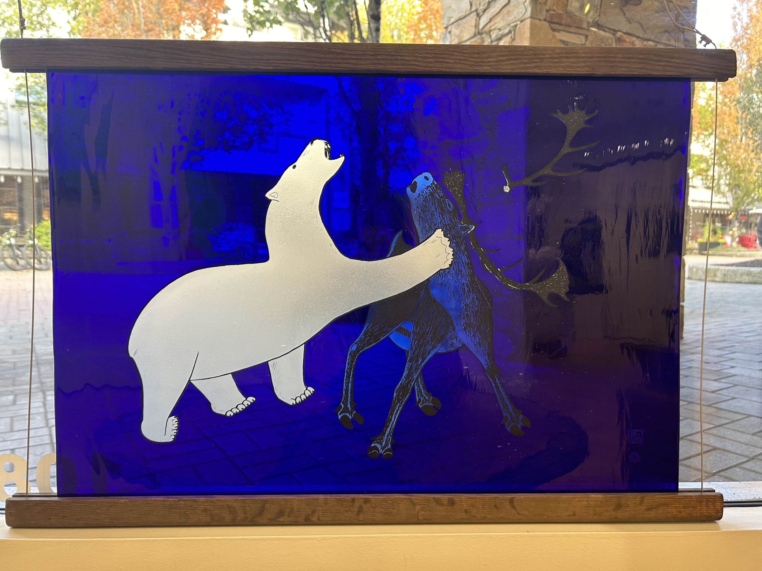 Kananginak Pootoogook<br />
Inuit: Caribou and Bear (6/12)<br />
Inuit 18 x 27 in<br />
(45.72 x 68.58 cm)<br />
Glass